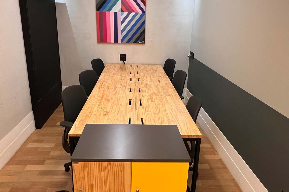 Mesa fixa com locker – Mesa Dedicada