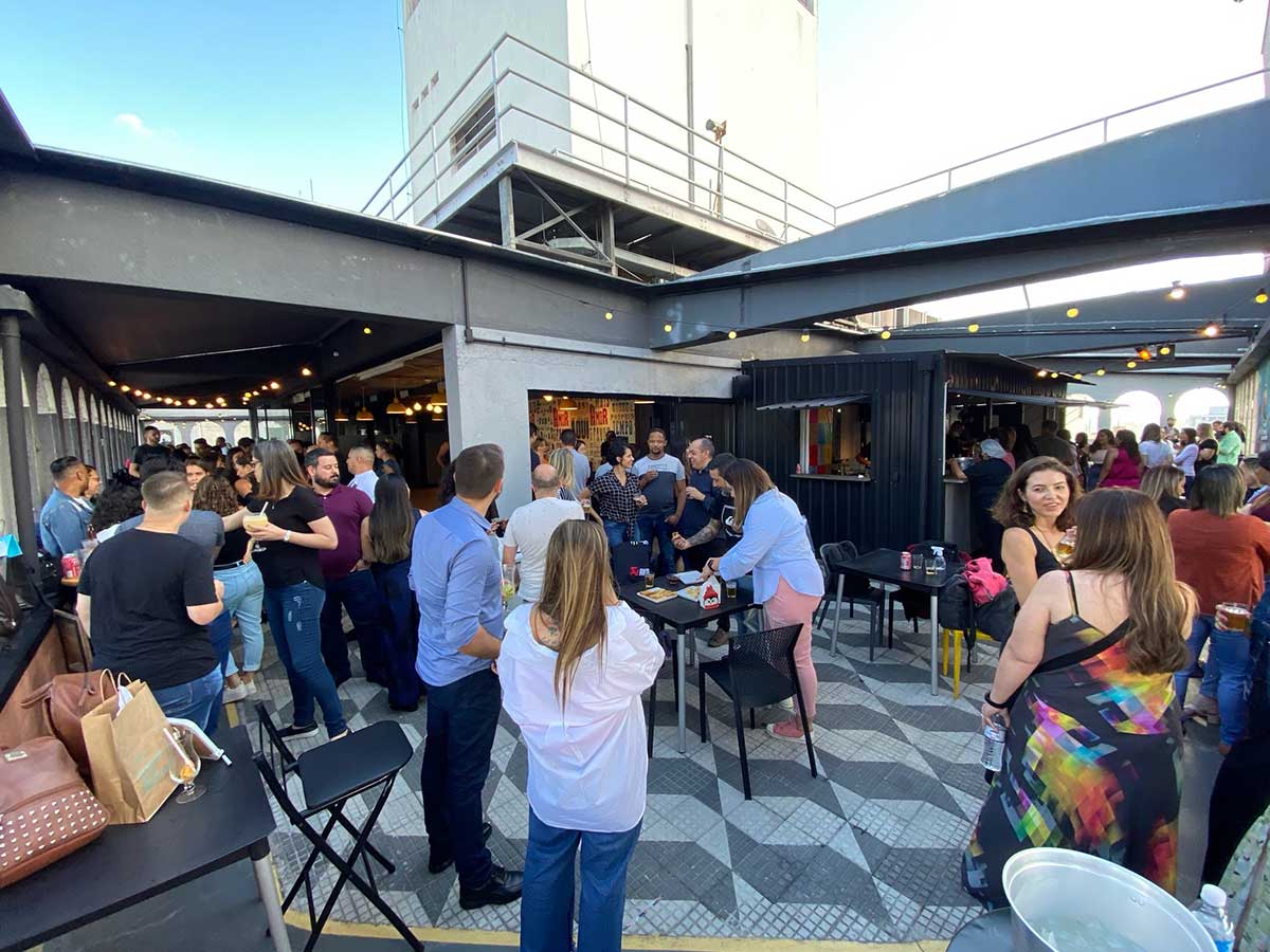 Rooftop da Eureka na Av. Paulista 2439 preparado para evento corporativo